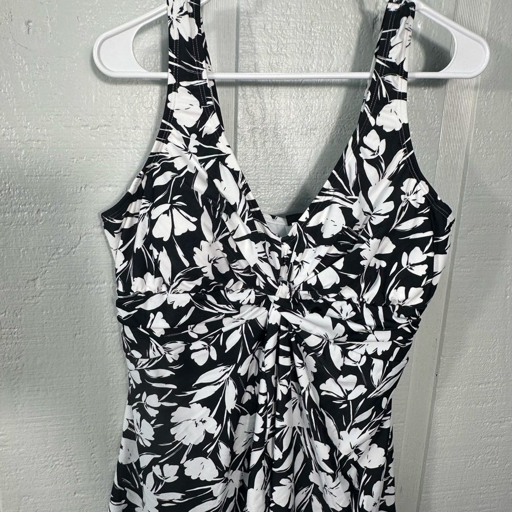 LIsland Escape Women’s Black and White Floral Tankini Top Size 18W EUC - Picture 4 of 8